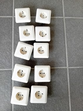 Stopcontacten Berker  10 stuks enkel  inbouw met aarde.