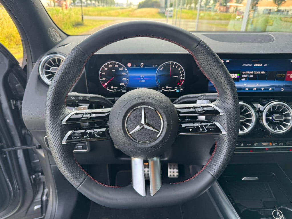 Mercedes-Benz Gla-klasse 250 e amg line automaat / panoramaschuifdak / face
