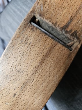 Leuke antieke massief houten blokschaaf met een scherp mes....