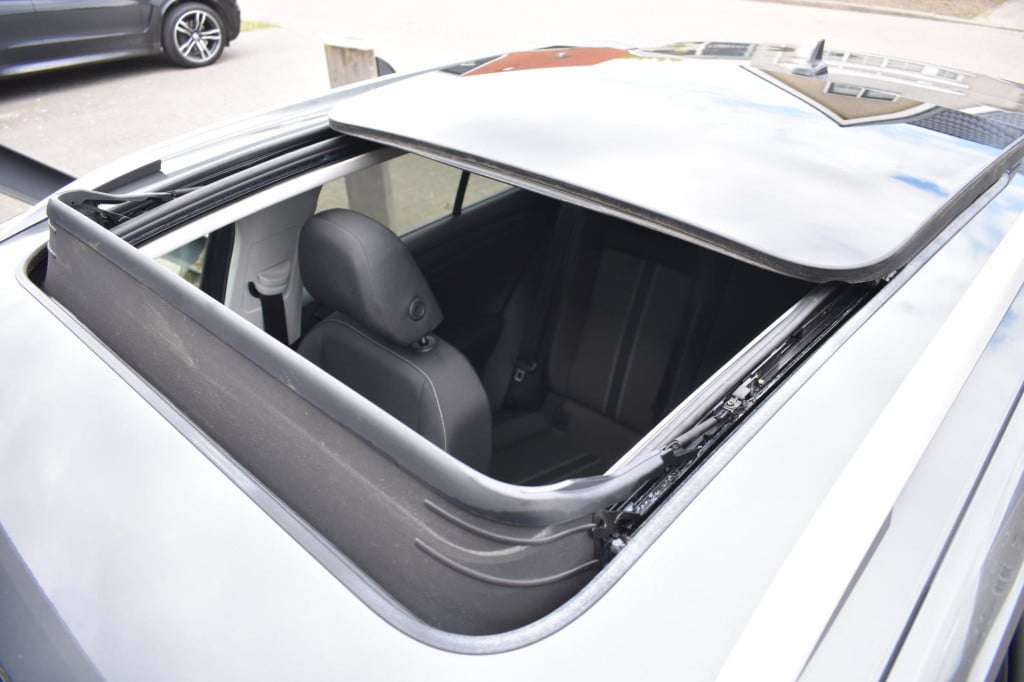 Volkswagen T-roc 1.0 tsi | panoramadak | camera | dealer onderhouden | nap 