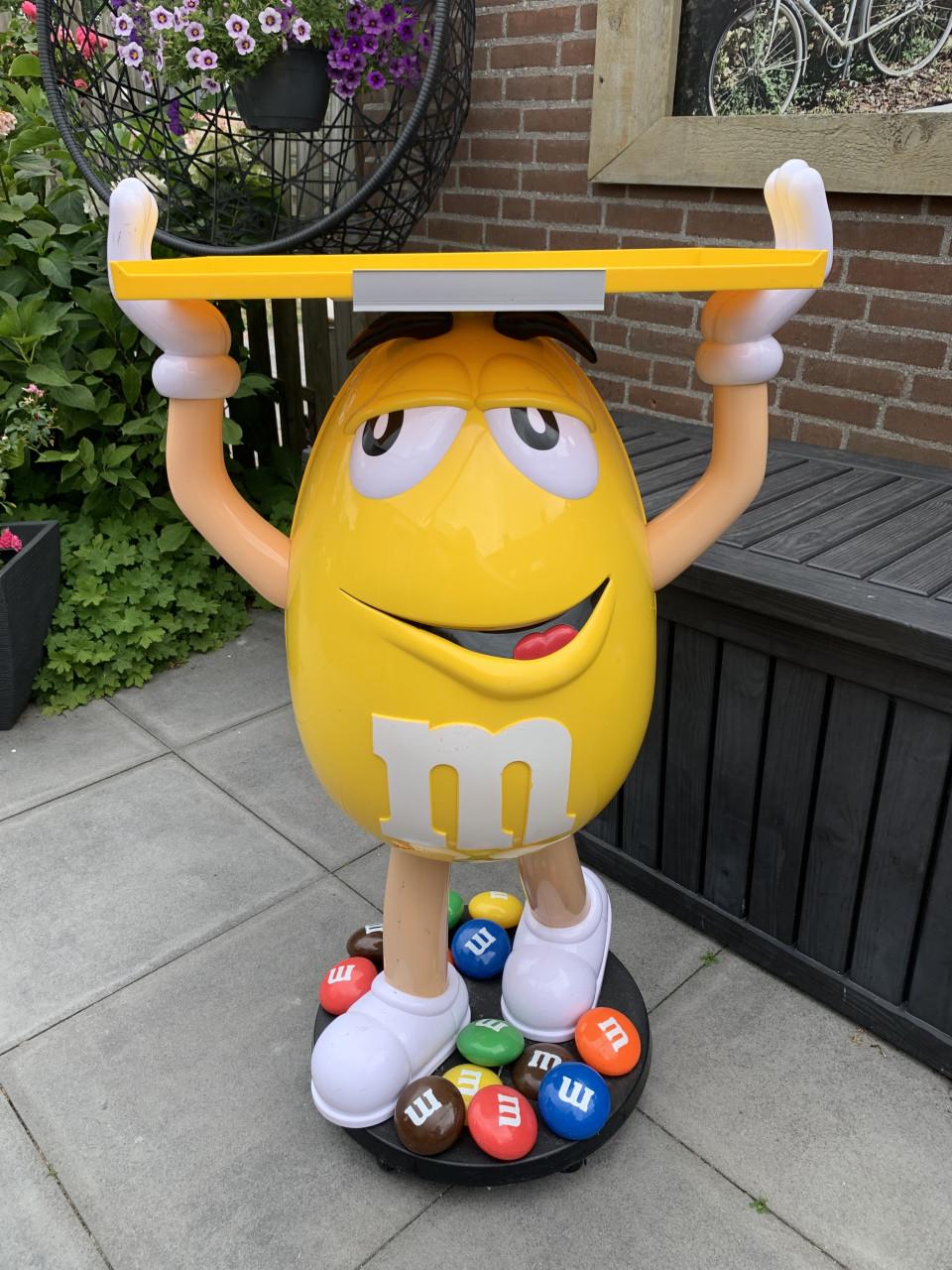 Unieke M&M's displayfiguur in de kleur geel 1.10