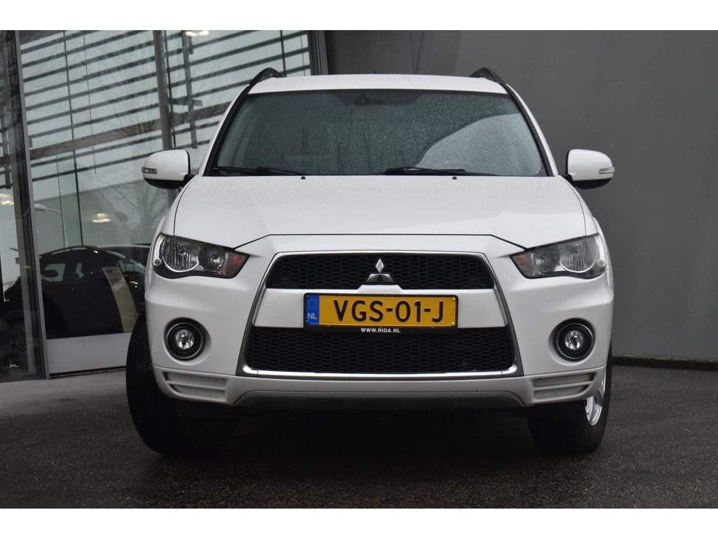 Mitsubishi Outlander outlander 2.2 di 4wd geel kenteken leder, navi, camera