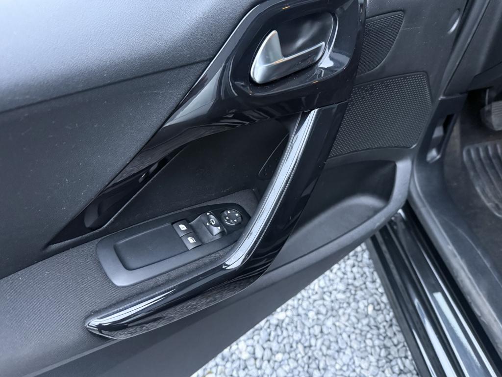 Peugeot 208 1.2 vti envy 5-drs