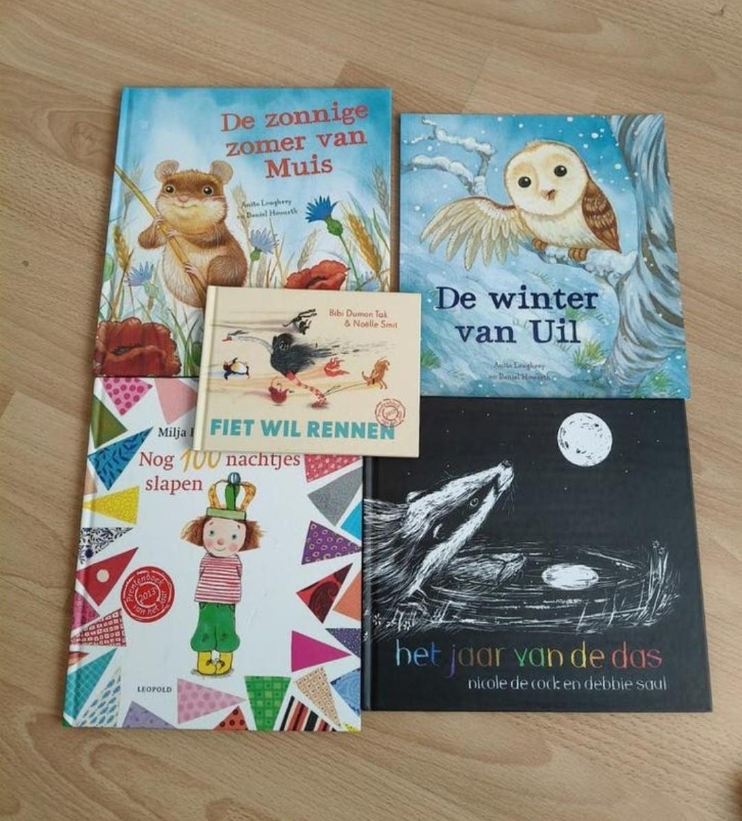 Verschillende sets met kinderboeken