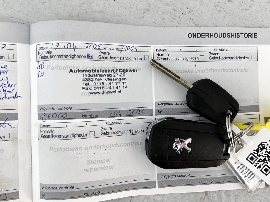 Peugeot 2008 110 pk allure | rijklaar | panoramadak | trekhaak | camera |