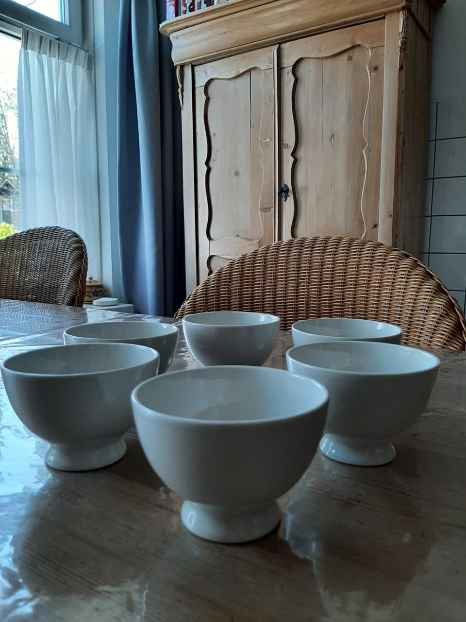 ROYAL BOCH - 6  KOMMETJES OP VOET - DIA 10 CM