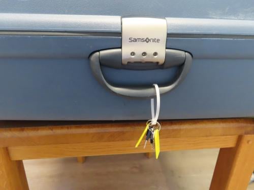 Grote Samsonite koffer €.70,00 Code: 1910 Flite comfort Kleur: Blauw Diep: