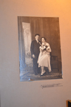 Oude foto van een bruidspaar Middelburg e. o. . Ong. 1900