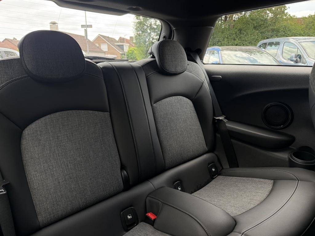 Mini Cooper 1.5 cooper business editie - facelift - automaat - half leder -