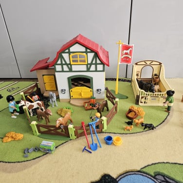 Playmobil pony manege springwedstrijd huifkar en meer