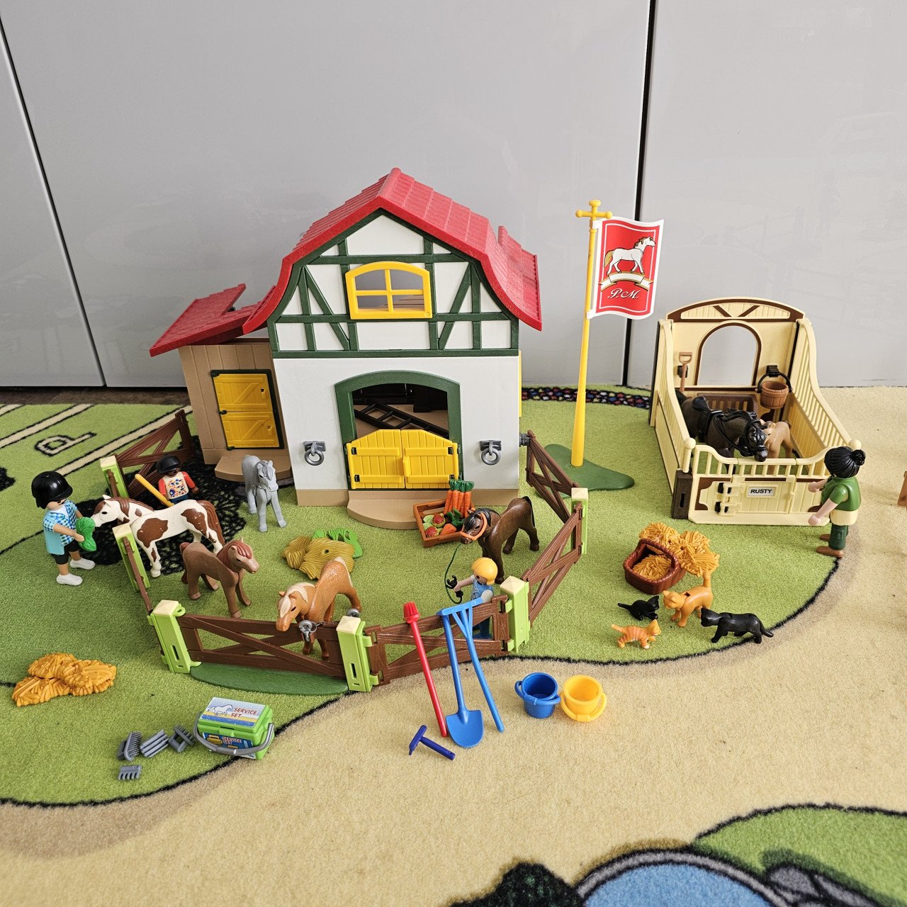 Playmobil pony manege springwedstrijd huifkar en meer