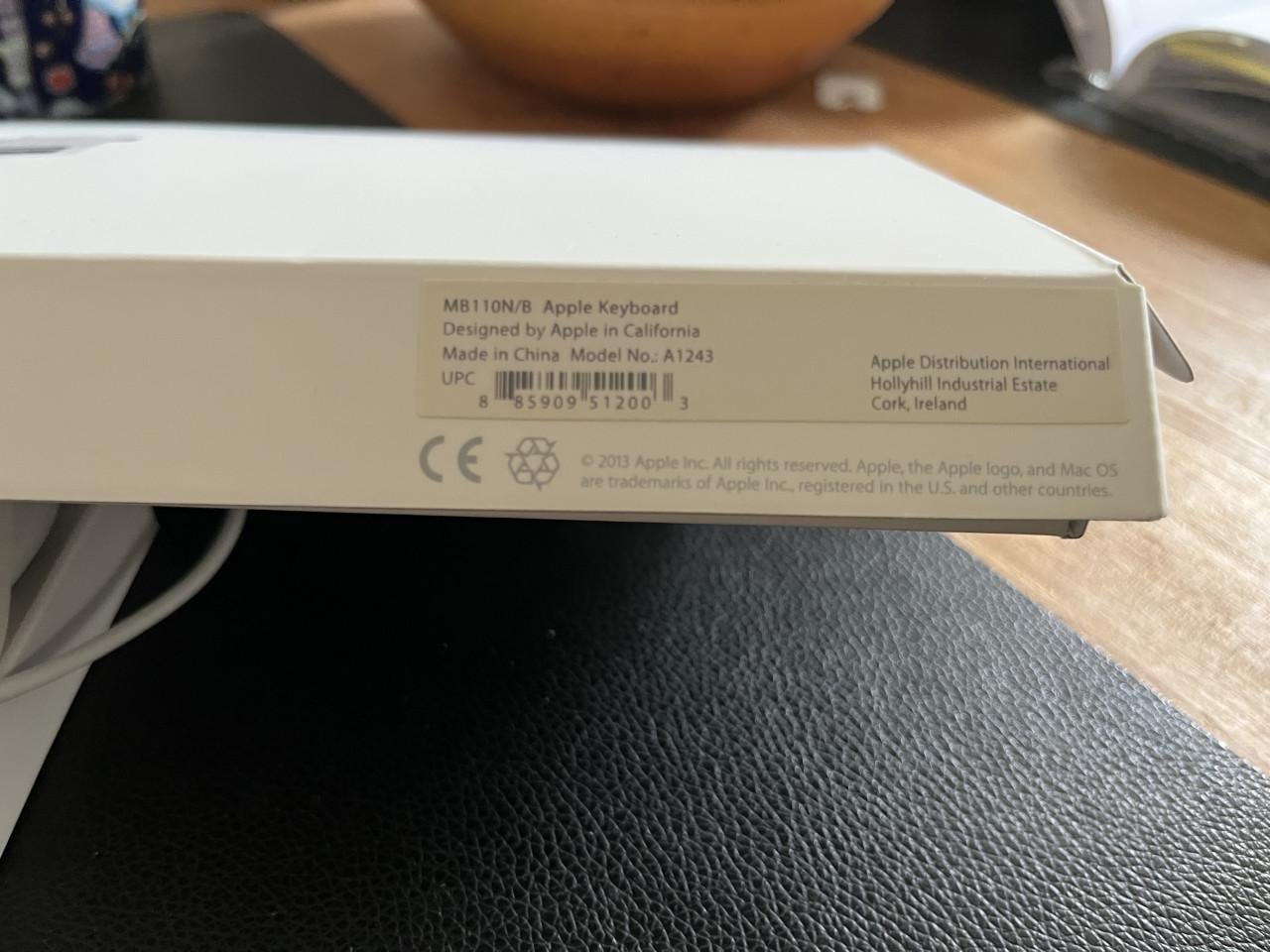 Verstelbare laptop standaard met Apple keyboard en Apple Magic Mouse