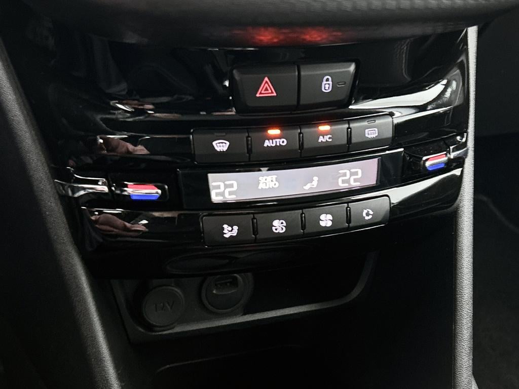 Peugeot 208 110pk tech edition | rijklaar | trekhaak | camera achter | navi