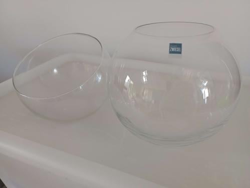 Glazen bolvormige vazen