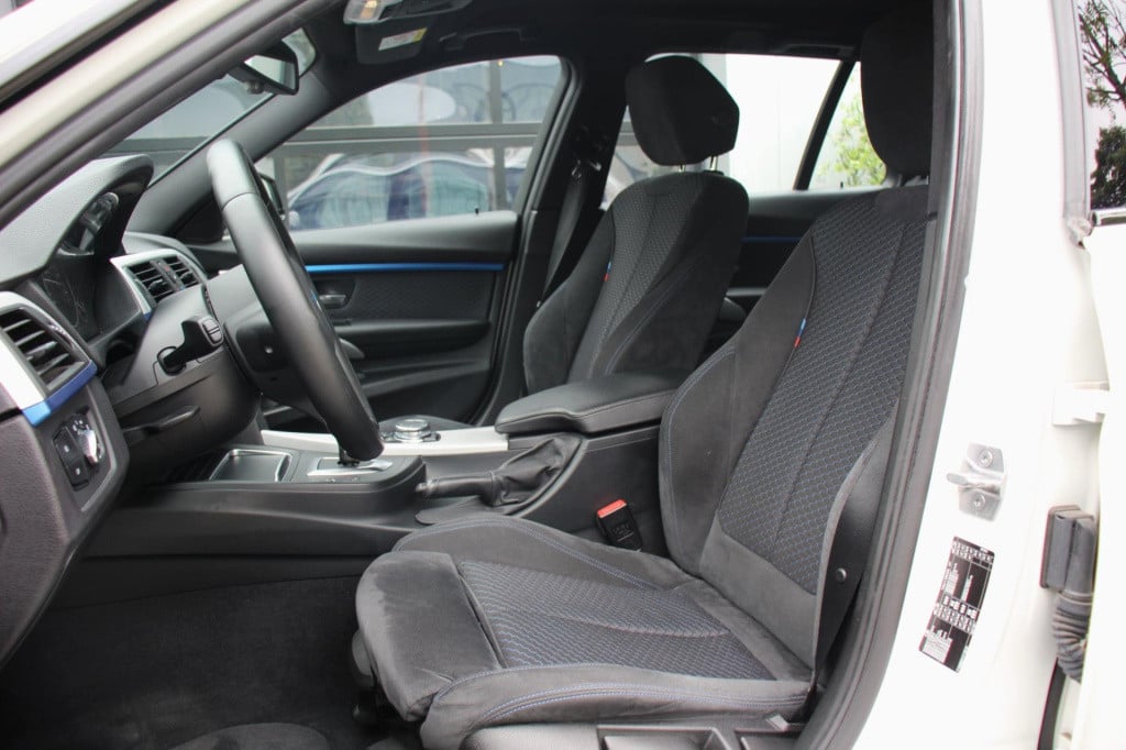 BMW 3-serie touring 318i m sport edition aut. - navi groot - adap led - pdc