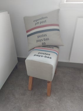 Voetenbankje/krukje met bijpassende kussen