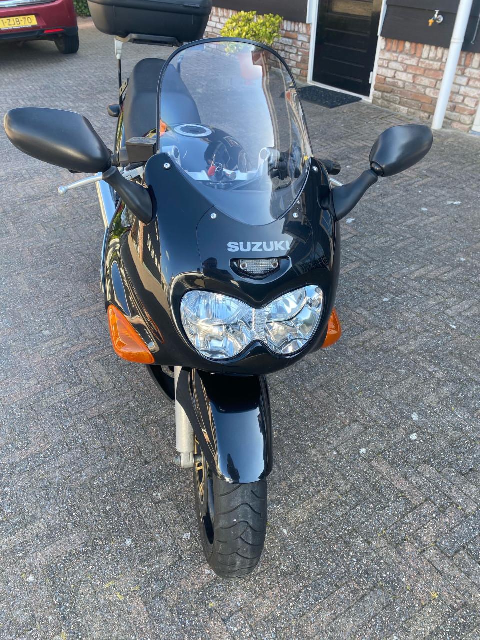Suzuki GSX 750 sport zwart. lage kilometerstand 20.900  Dealer onderhouden