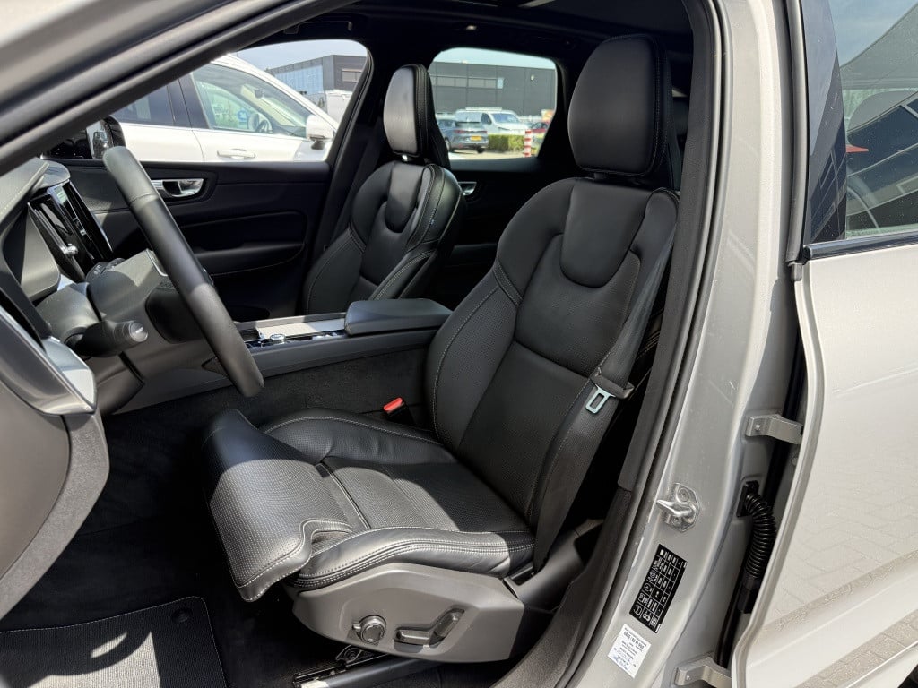 Volvo XC60 t6 340pk recharge r-design| adap.cruise| luchtvering| panodak| 2