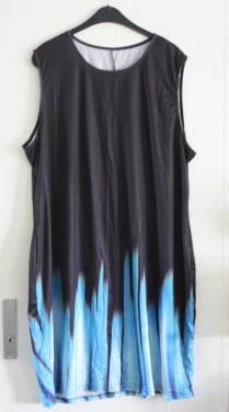 Zwarte jurk met blauwe ondekant maat 5xl