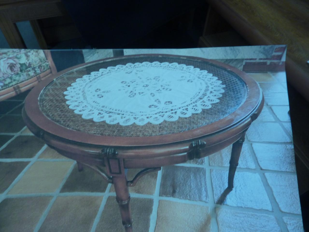 Bankje, fauteuil en salontafel