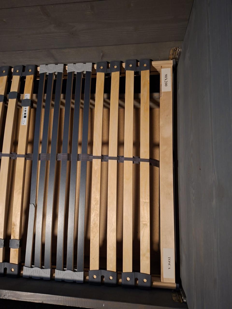 Te koop: stoere greywash bedbank