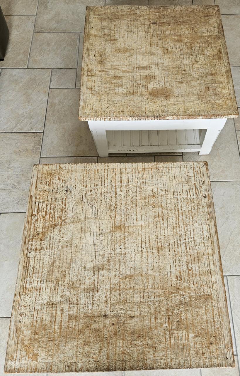 Twee salontafels van Rivièra Maison 70x70 cm en 45 cm hoog.