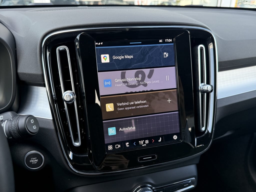 Volvo XC40 b4 197pk plus dark |adap.cruise| trekhaak | camera| elektrische