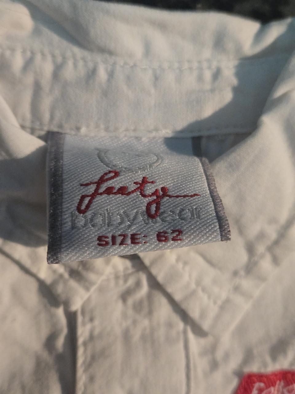 Wit overhemd met drukknopjes. Feetje: maat 62 ZGAN 100%katoen