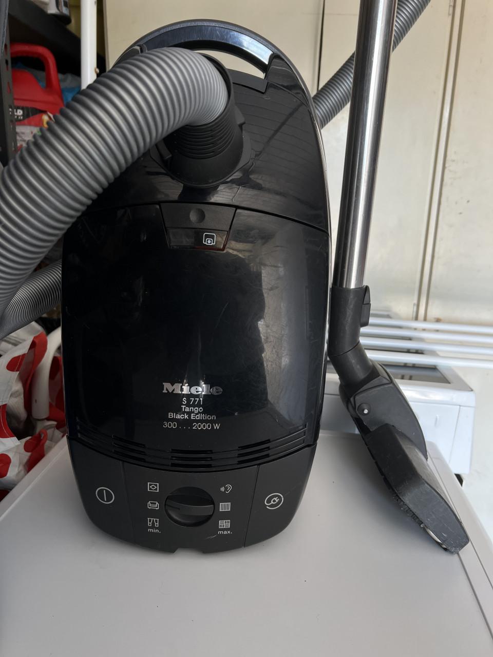 Miele stofzuiger 2000W als nieuw compleet