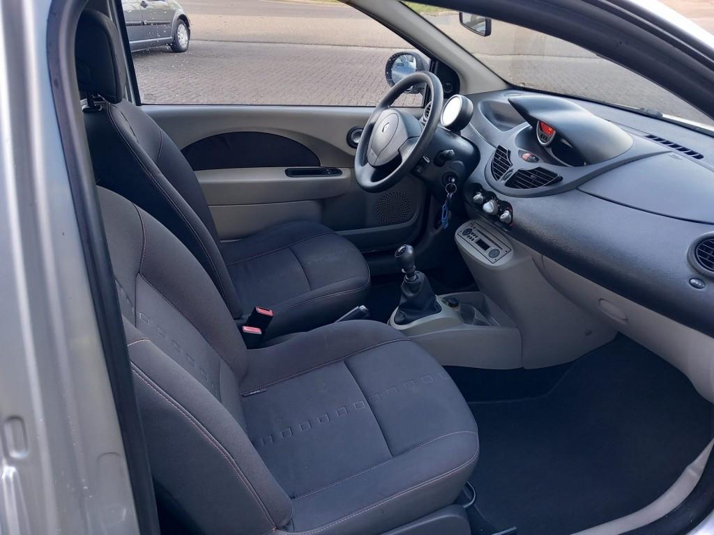 Renault TWINGO 1.2 Dynamic bj:2008 airco lm-velgen i.z.g.st