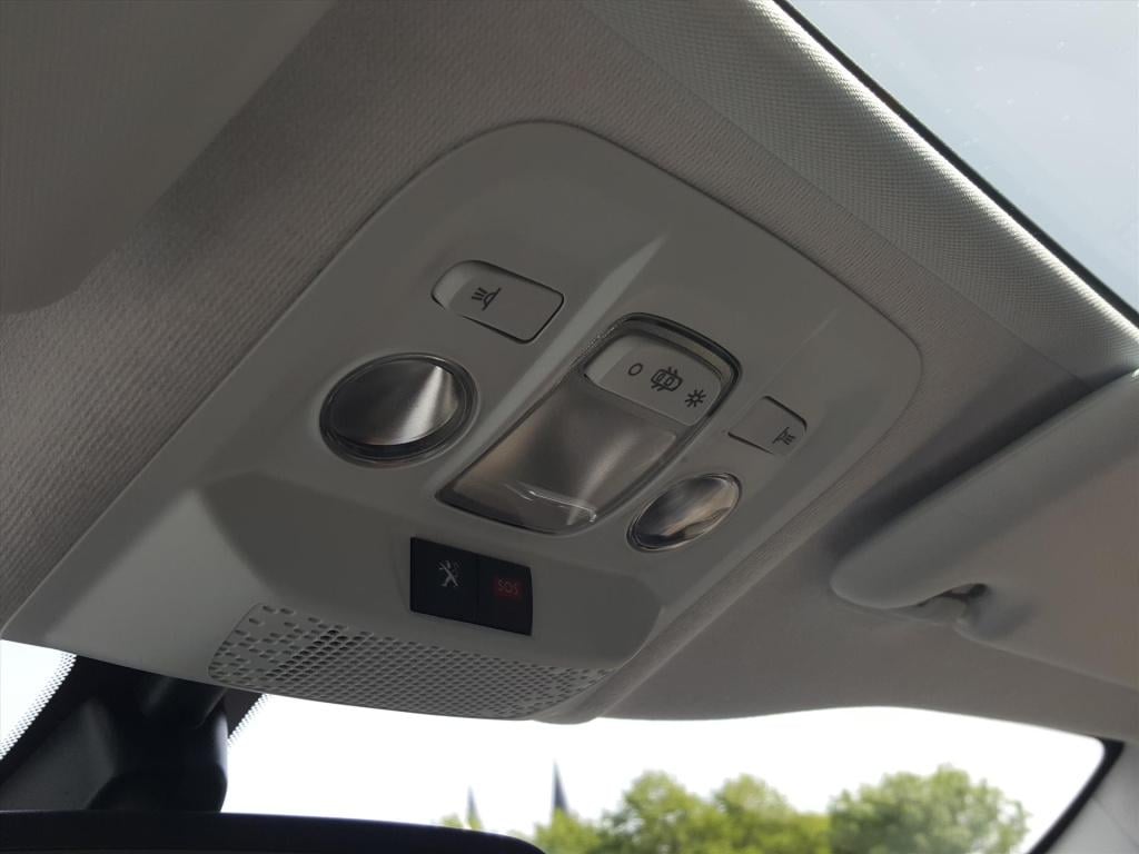 Peugeot 208 blue l. allure 1.5 bluehdi-100pk apple carplay & android auto |