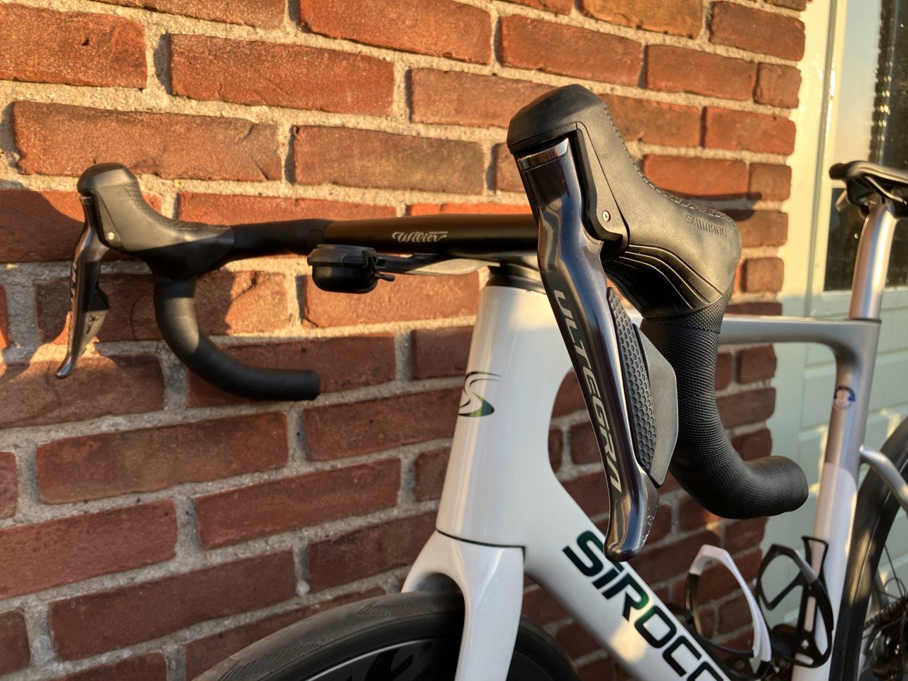 Sirocco Aero Racefiets - Ultegra di2 - carbon velgen en stuur
