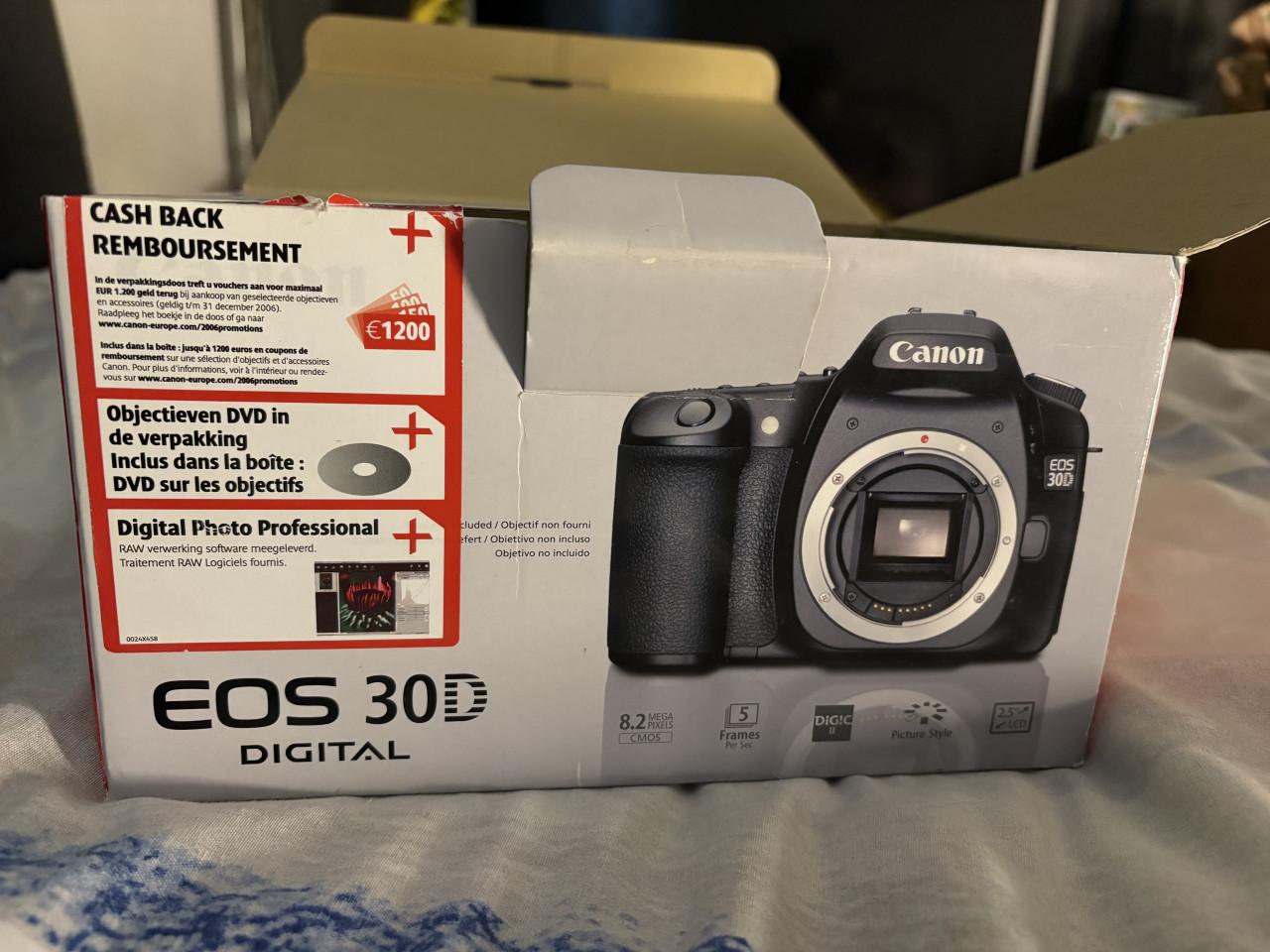Canon EOS 30D + Canon 38-76mm Lens