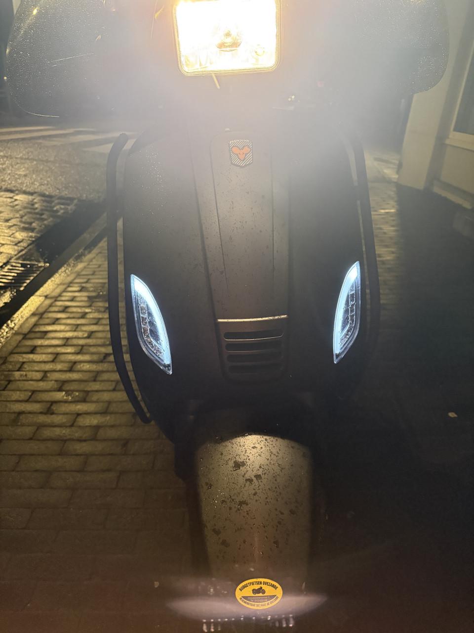 La Souris Sourini Special Edition Matt Black Geel kenteken