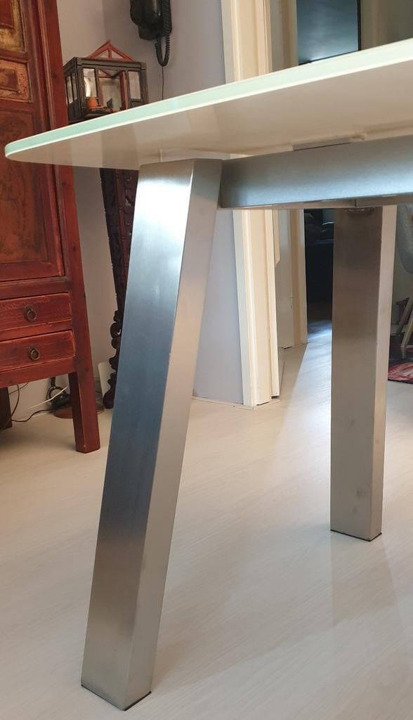 Tafel eettafel merk Xooon glas rvs onderstel nieuwe staat tuintafel