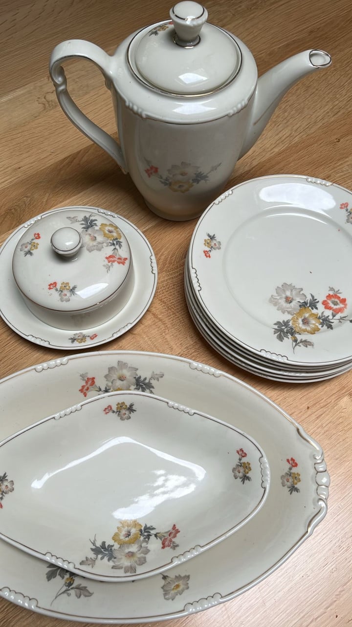 Servies, in zeer goede staat