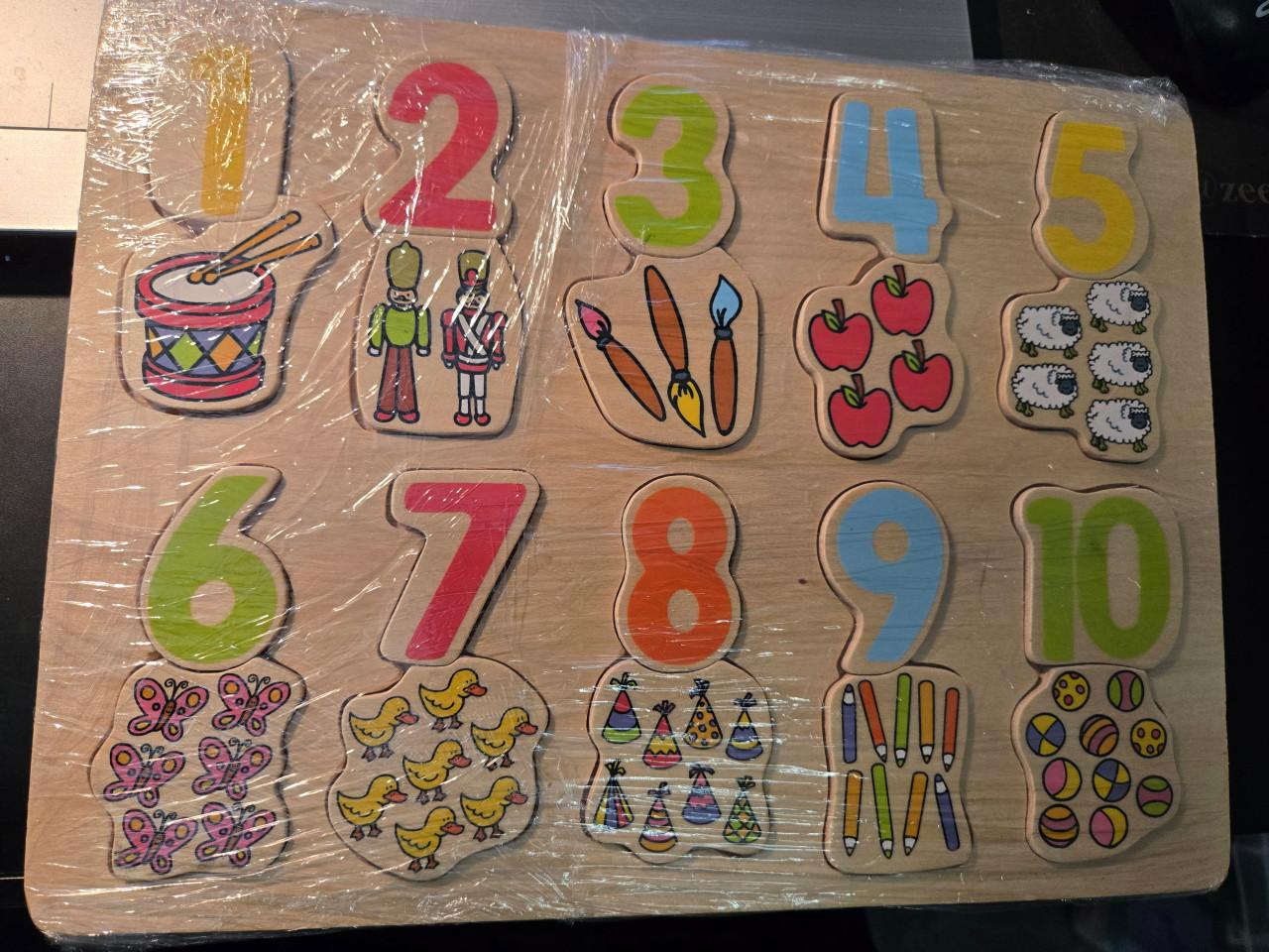 Houten knoppuzzel met de cijfers 1 tot en met 10 - 30x23 cm