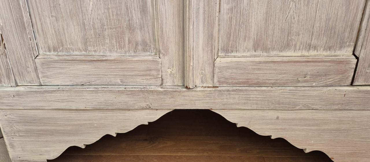 Kast (houten kast met legplanken)