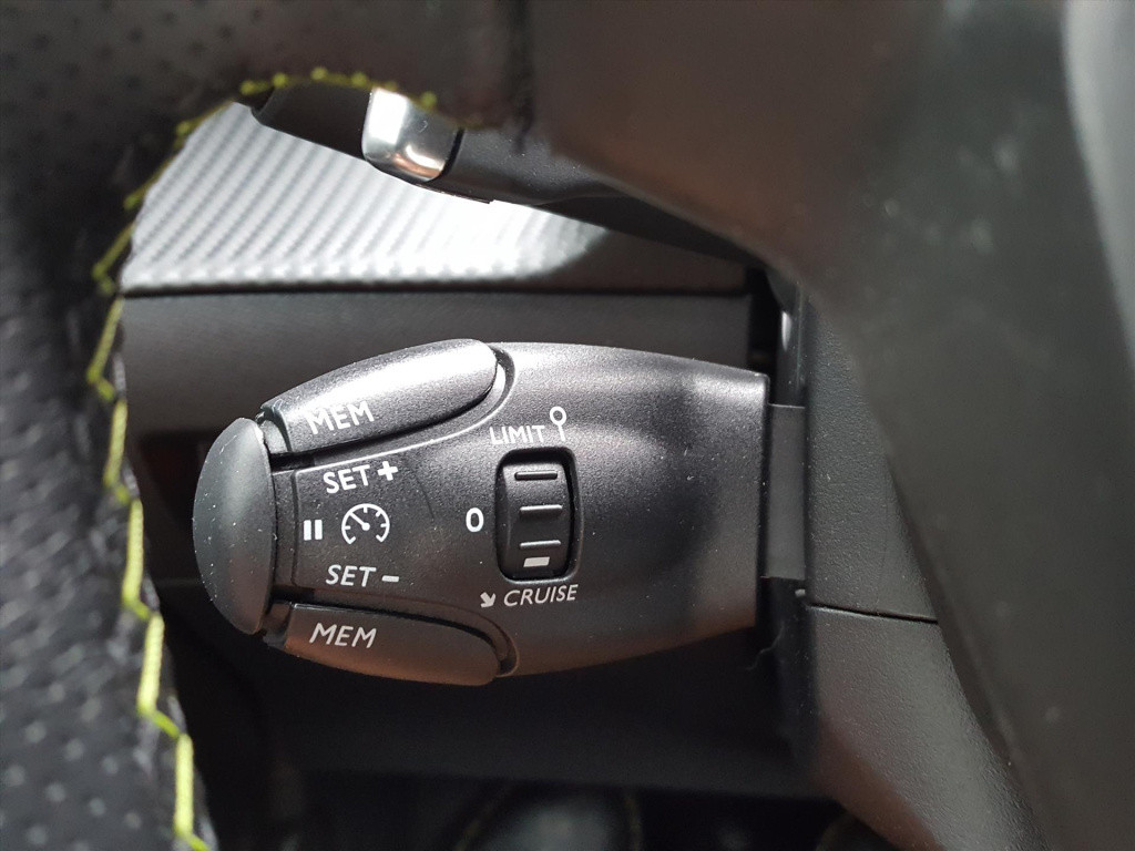 Peugeot 208 gt 1.2 puretech 100pk (vol)automaat (eat8) | navigatie 3d cockp