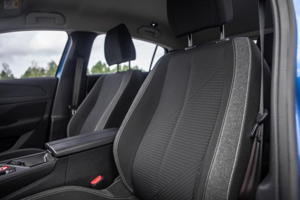 Peugeot 308 1.2 puretech active pack business airco / cruise controle / ned