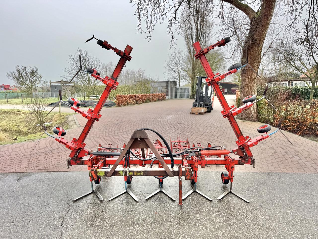 12 rijige Steketee Schoffelmachine Hydr.opklapbaar