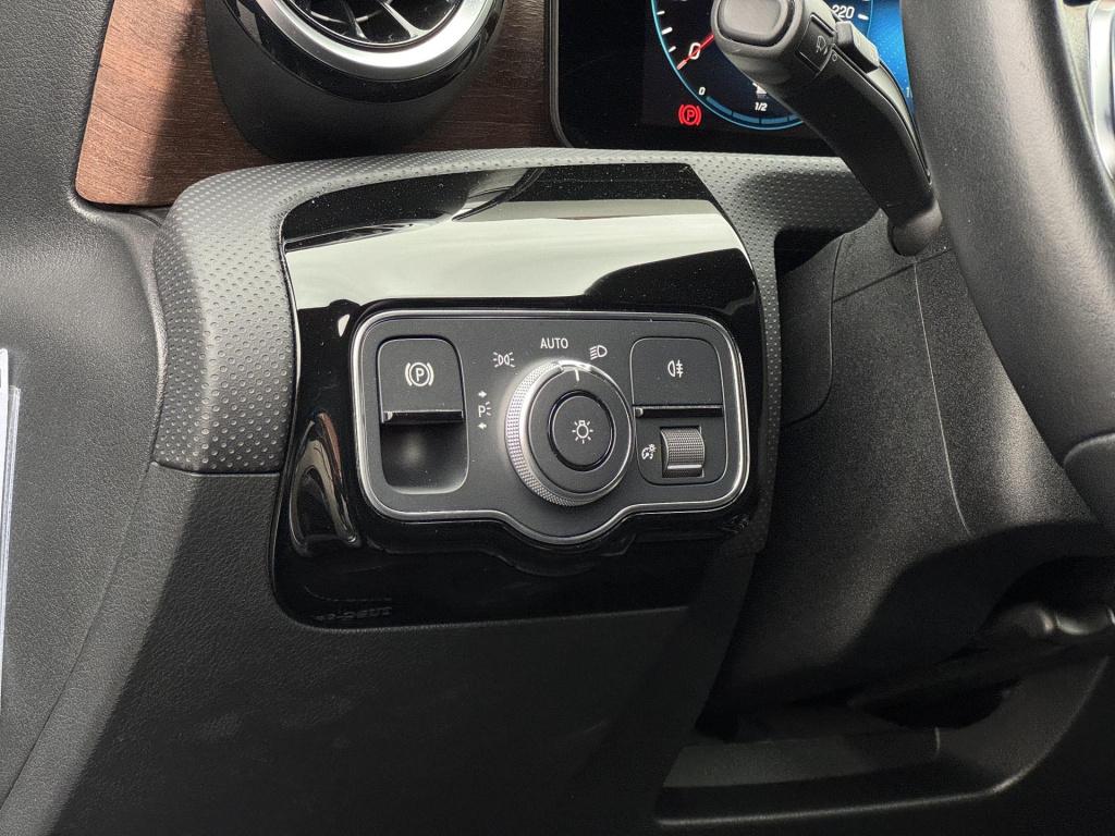 Mercedes-Benz Cla shooting brake 250 e luxury line soh 98% rijassistentiepa