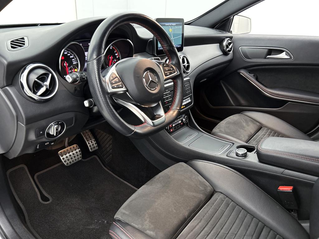 Mercedes-Benz Gla-klasse 180 business solution amg | achteruitrijcamera | t