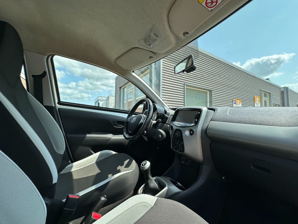Toyota Aygo 1.0 vvt-i x-play camera lm velgen 2e eigenaar