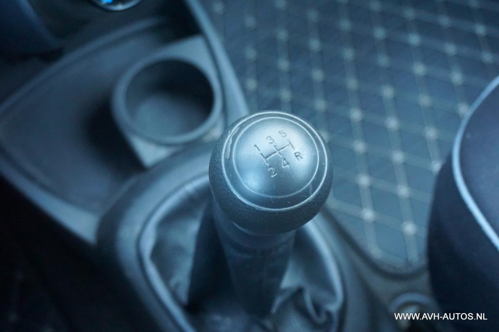 Toyota Yaris 1.0 vvti acces