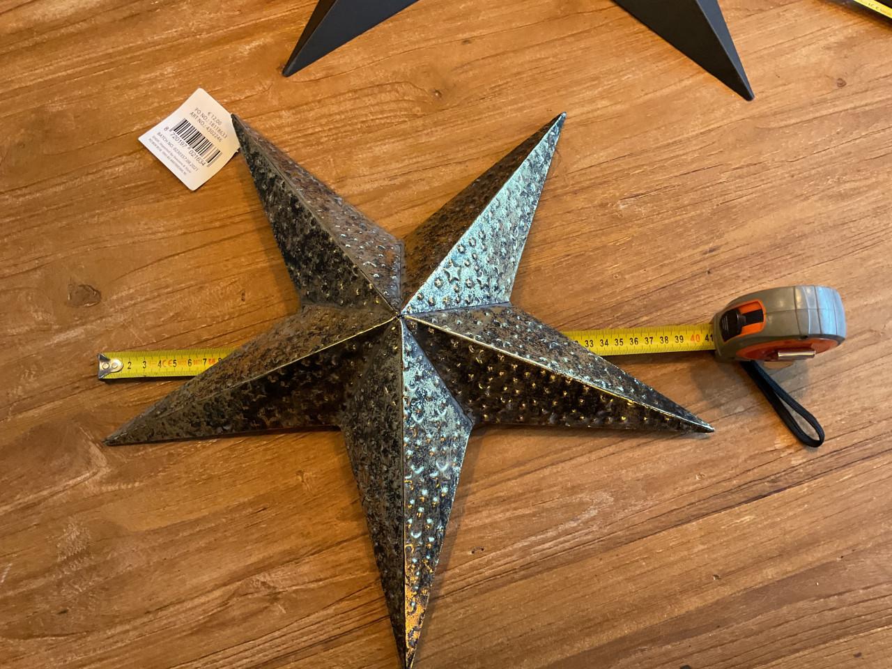 Kerst 2 zwarte en  goudkleurige stalen ster