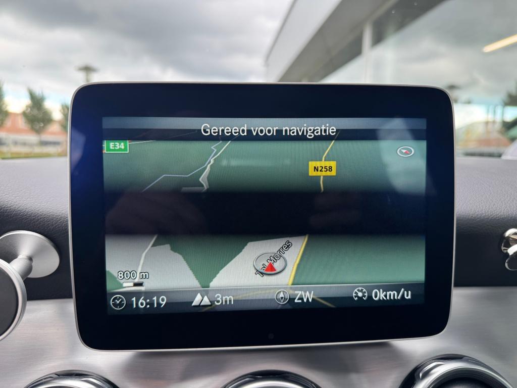 Mercedes-Benz Gla-klasse 200 amg line automaat , panoramaschuifdak , trekha