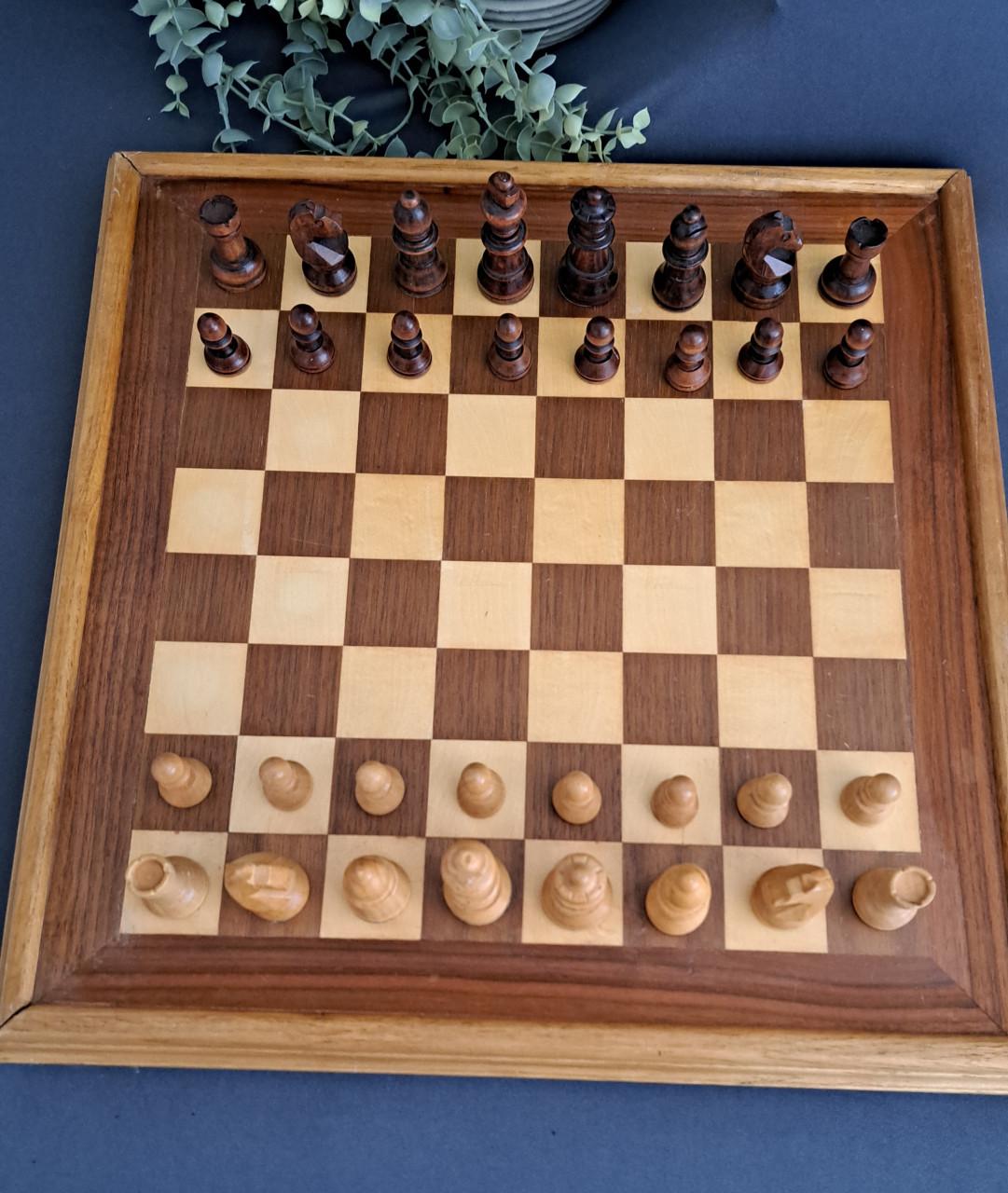 Mooi vintage houten schaakspel