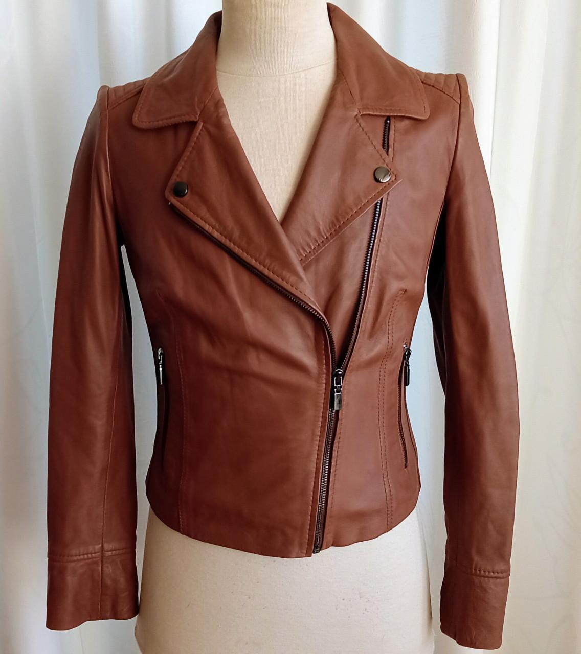 Stijlvol bruin leren jasje van het merk StudioAR.