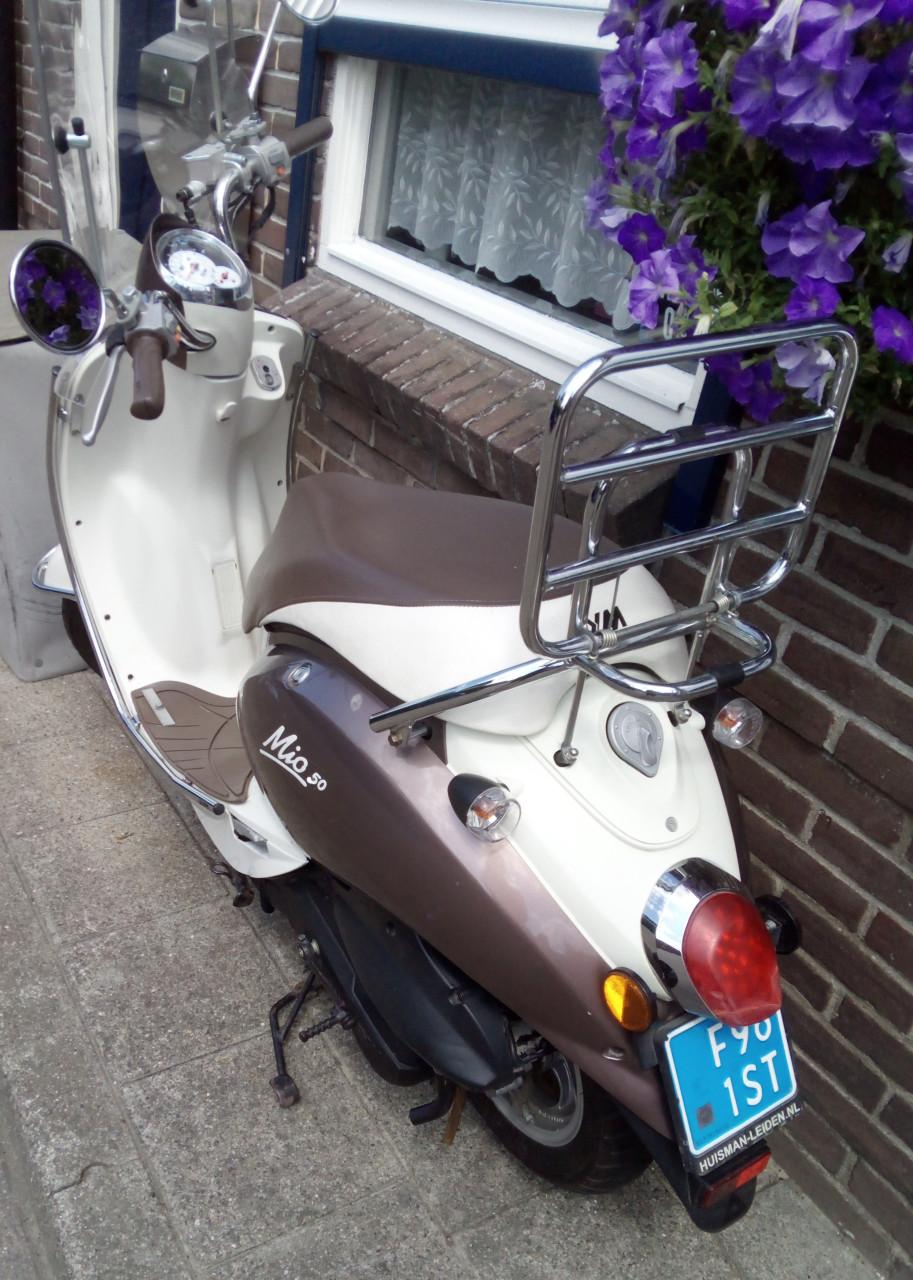 Mio 50 scooter